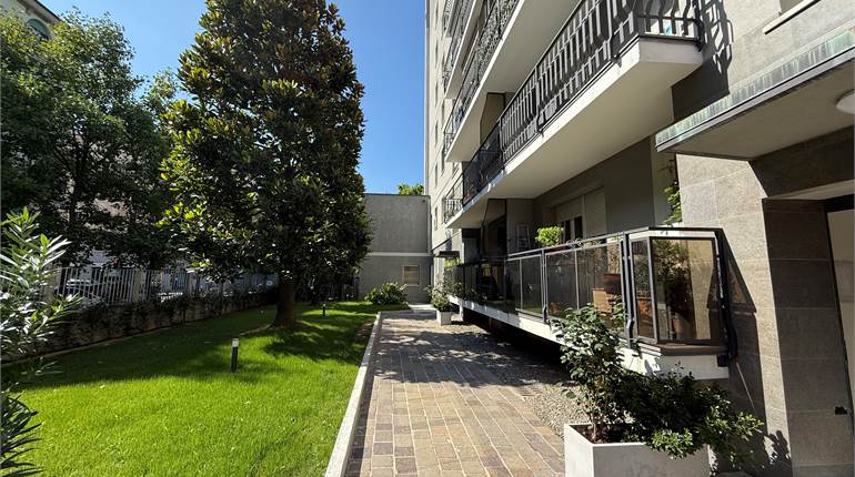 TRILOCALE ARREDATO IN PORTA VITTORIA 