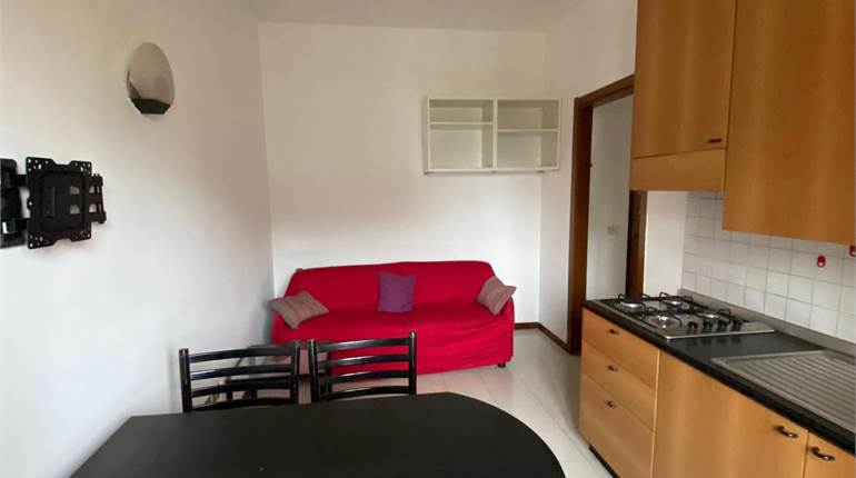 BILOCALE ARREDATO VIALE CORSICA