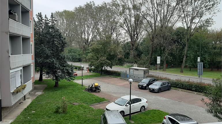 TRILOCALE CON 2 BALCONI E POSTO AUTO 