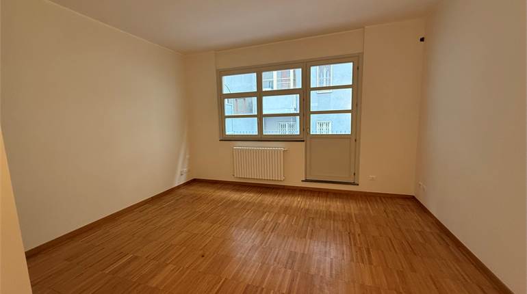 AMPIO MONOLOCALE CON TERRAZZO - VIALE MOLISE 