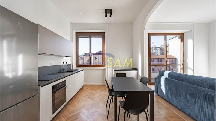 LOFT RISTRUTTURATO CON BALCONE - VIA GIOTTO 