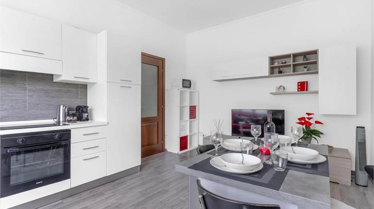 BILOCALE ARREDATO IN PIAZZALE MARTINI